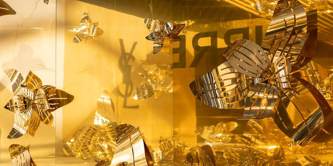 Yves Saint Laurent studio design Maud Vantours scénographie fleurs métal Paris
